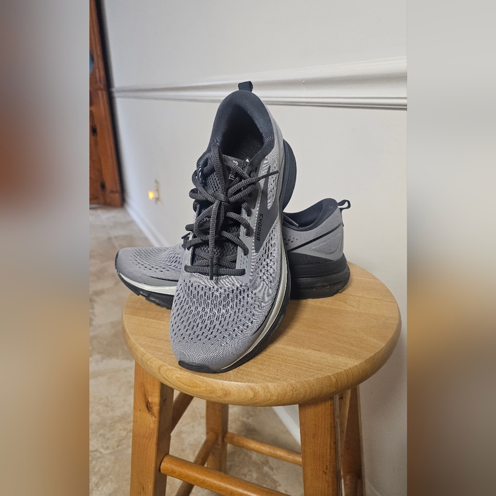 Mens, Size 8.5 Brooks Trace 3 Tennis Shoes